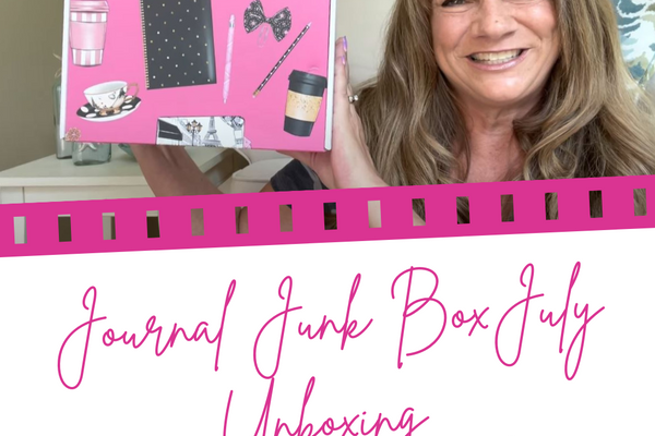 Desempaquetado y reseña de la caja de basura de July Journal por Reviews With Sue 